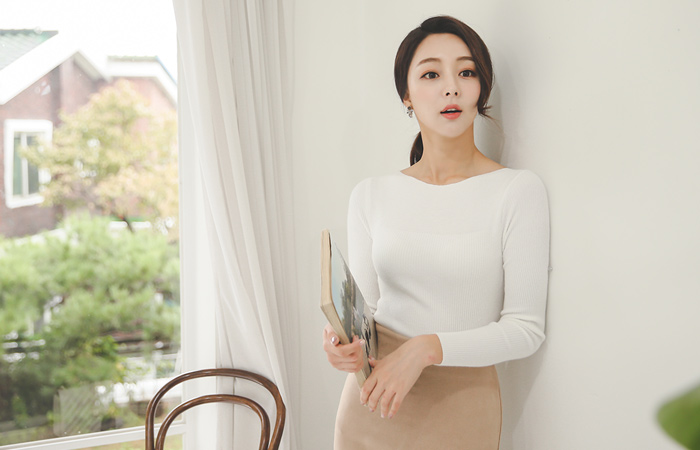 キャッシュタッチスリムボートネックニットティー