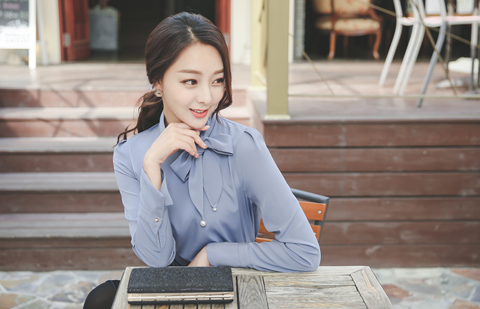 エレガンス真珠スカーフネックブラウス