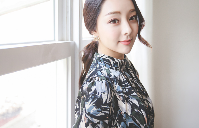 ベネチアプリンティングスカーフネックブラウス