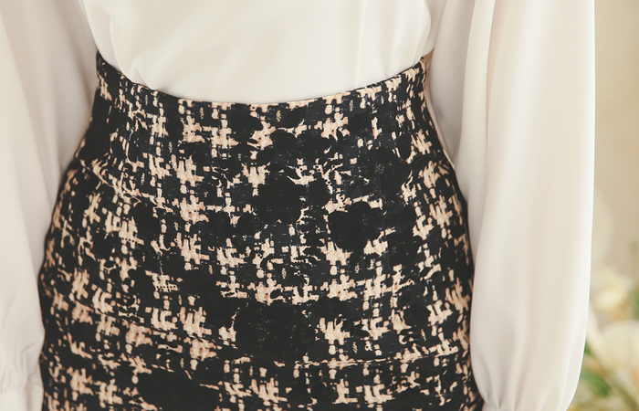 ベルベットタッチブラックローズスカート