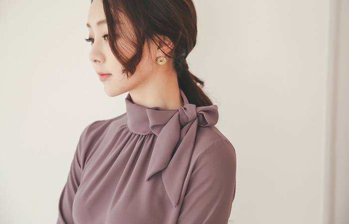 シャーリングロルネクリボンスカーフブラウス