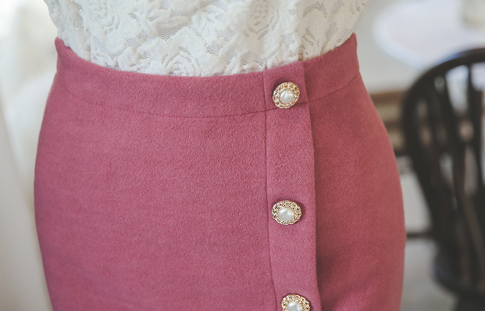 ロマンチックパールボタンスリットスカート