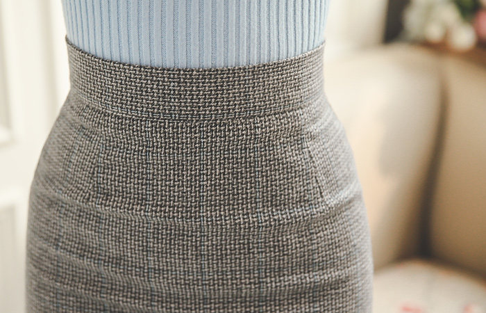 チェックツイードスリムハイスカート