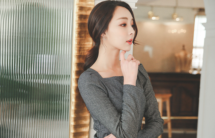 サイドピンチシャーリングスクエアネックドレス