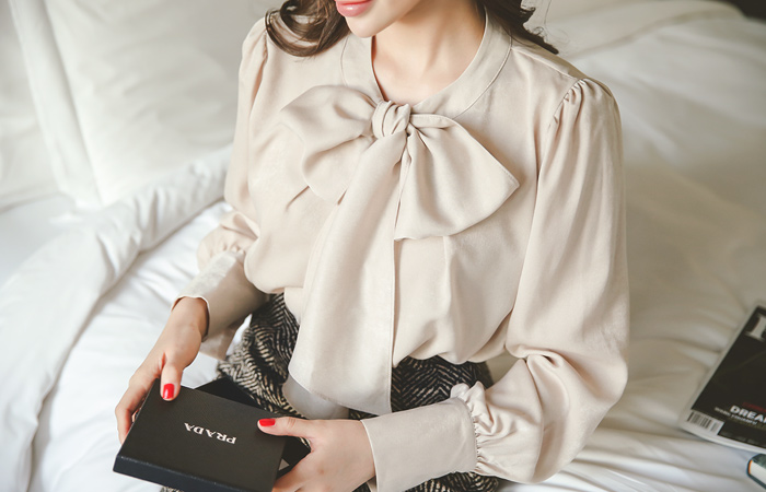 ビッグリボンスカーフ絹のブラウス