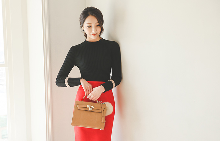 ロールアップカフス配色のハーフネックニット