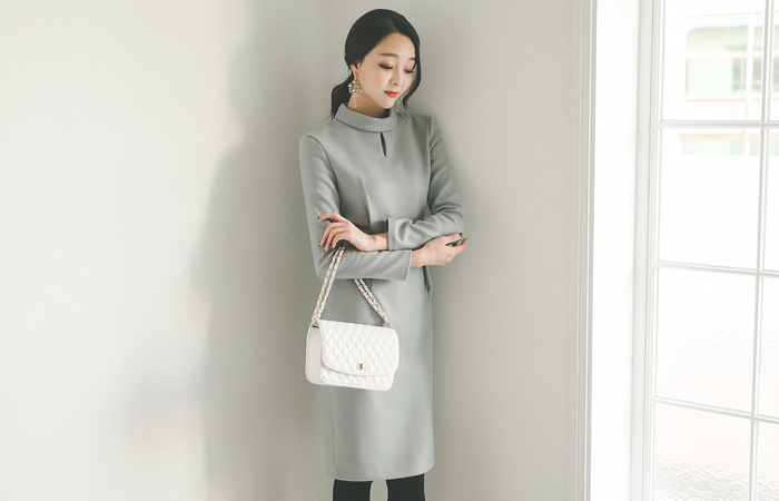 ローターのひらきネックポリゴンベルトドレス