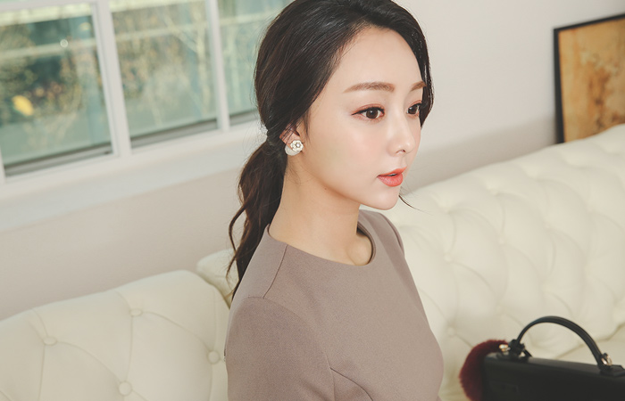 ミニマルオンバルラップ切開ドレス