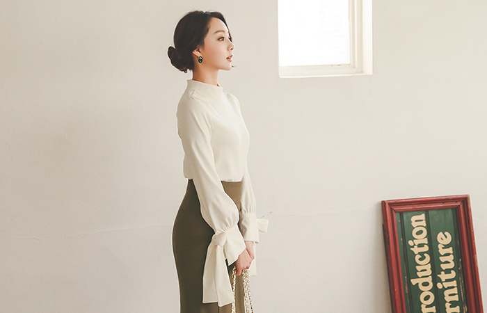 リボンカフスソフトハーフネックブラウス