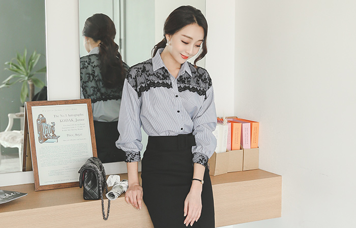 ブラックレイスストライプシャツ