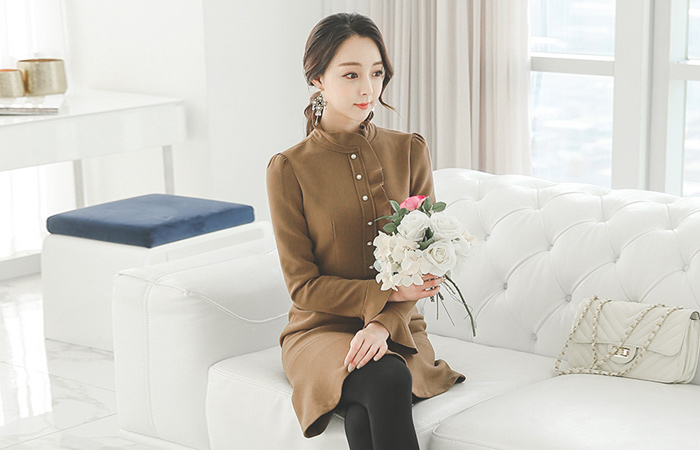 ロマンチックフリルネックラインドレス