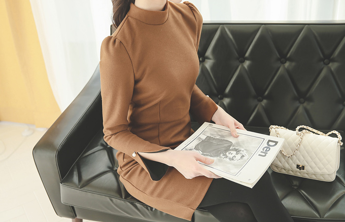 スリットカフスハーフネックウールウールドレス