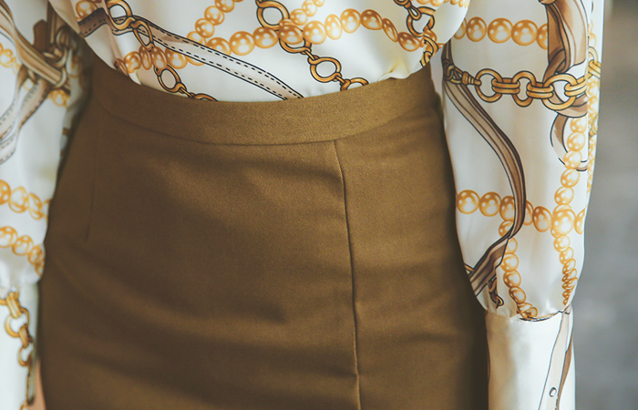 モダンサイドスリットミディスカート