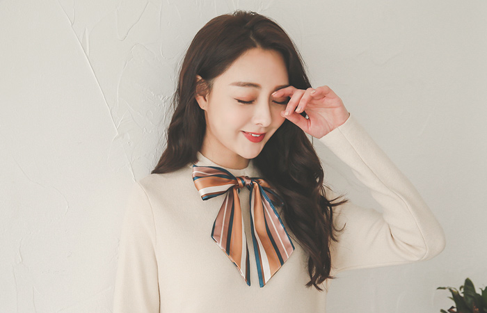 スカーフリボンタイラッフルニットワンピース