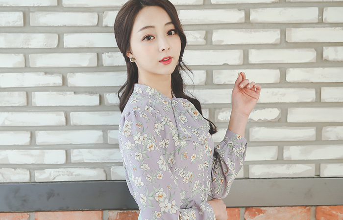 プチバイオレットフローラルブラウス