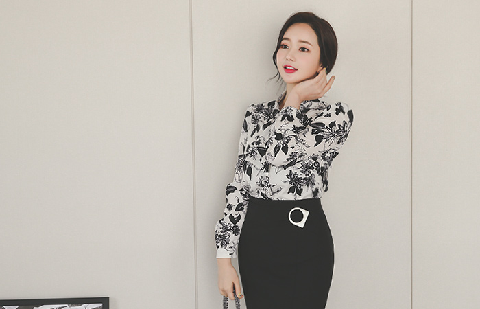 モノフラワースカーフブラウス