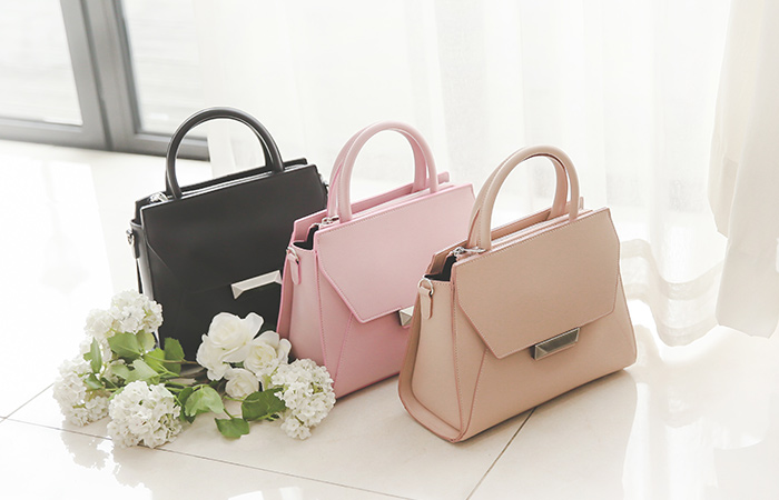 エンベロープメタル装飾ミディアムトートバッグ