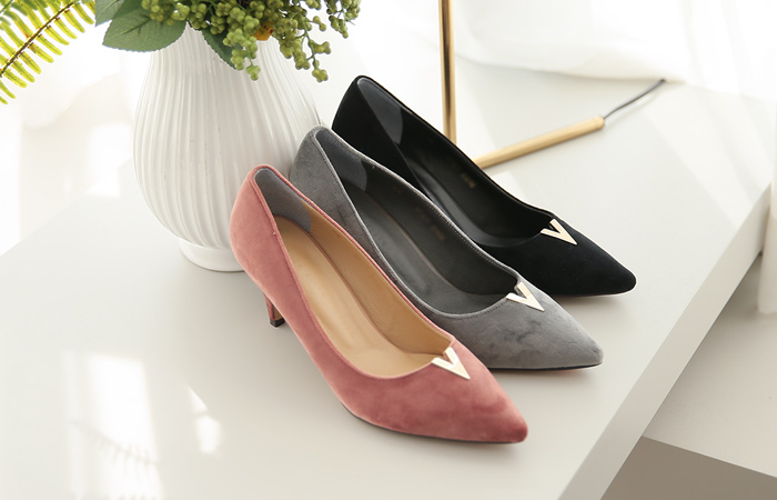 [モデル着用32次]ニケゴールド装飾ベルベットスティレット