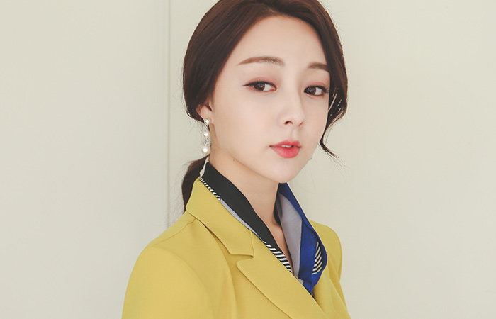 クラシックダブルボタンラッフルドレス