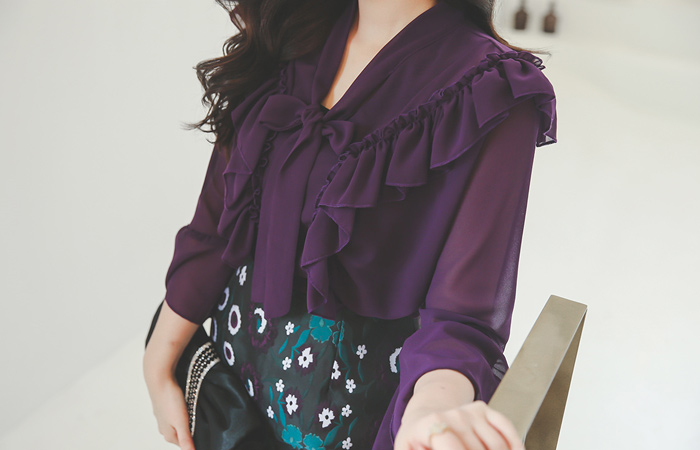 フリルラインタイシーツルーブラウス