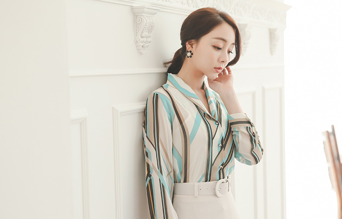 斜体ショールカラーブラウス