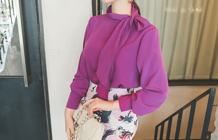 アップデートウィリースカーフネックシルキーブラウス