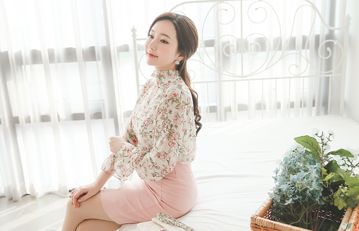 サフランフリルシーポンブラウス