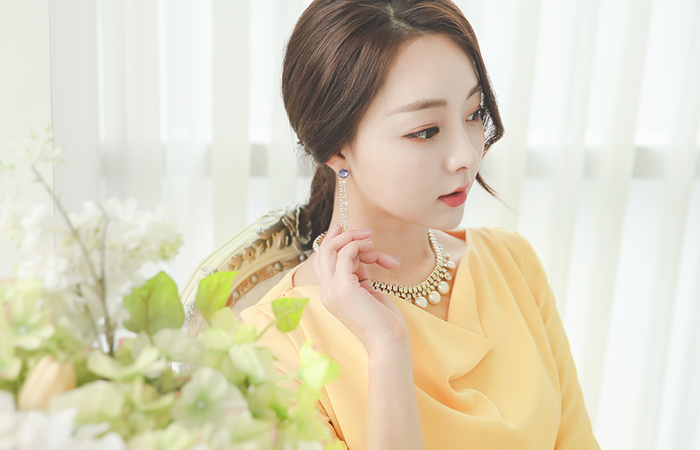 カウルネックドレープシャーリングドレス