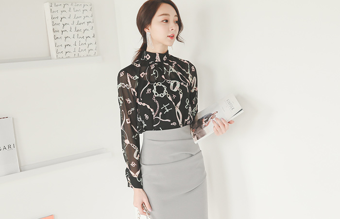 ラグジュアリーチェーンハイネックシーツルーブラウス