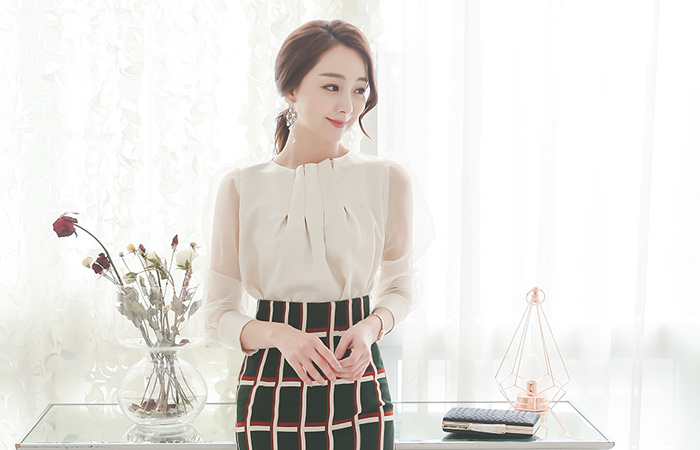 シャインダーツピンタックオーガンザブラウス