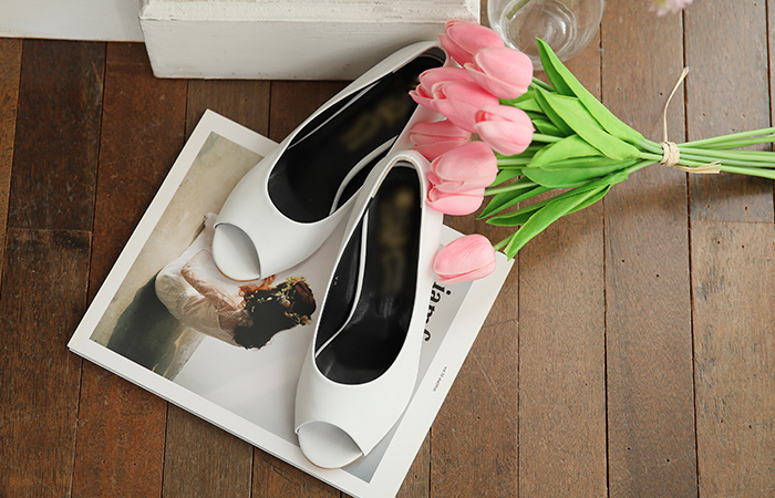 モダントーオープンブロックパンプス