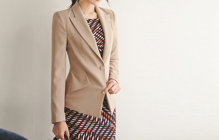 フラップ切開ピークドカラージャケット（spring）