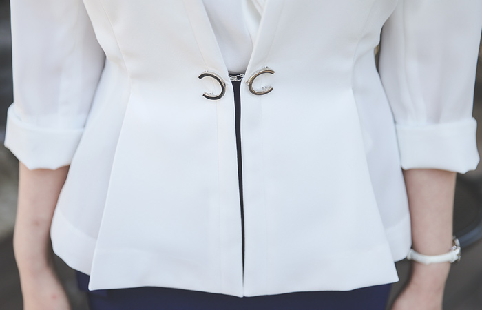 クレセントピンタックフェプラムジャケット