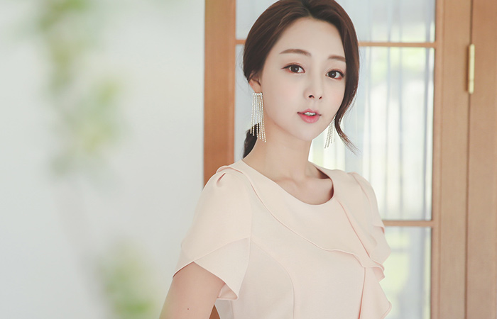 女性ラッフルチューリップ小売ドレス