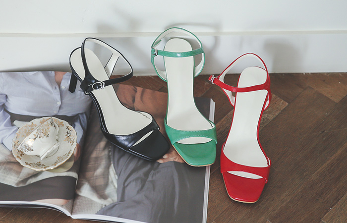 ビビッドスクエアストラップサンダルヒール