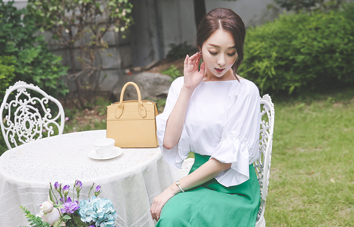 ロマンチックルーズバックリボンブラウス