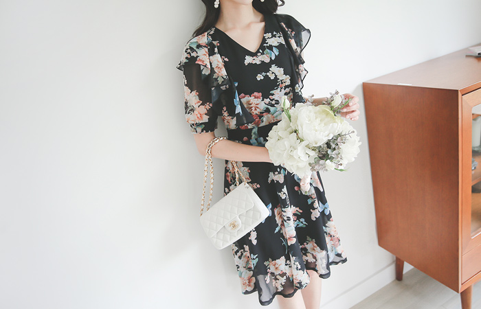 セレナーデラッフルショルダーフレアドレス