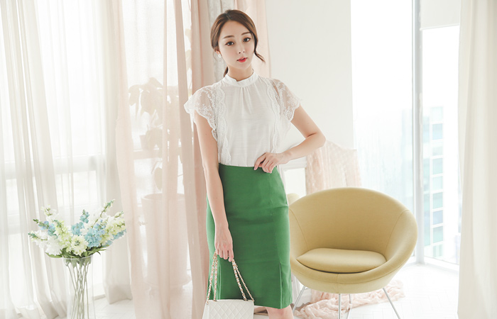 レイスキャップスリーブシャーリングネックブラウス