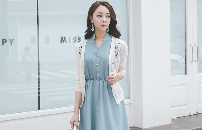 ディシディア刺繍ブイネックカーディガン