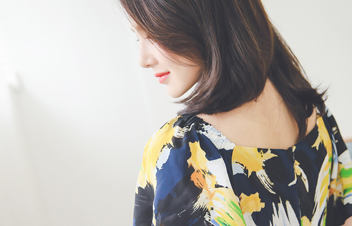 このアーススクエアネックフレアロングワンピース