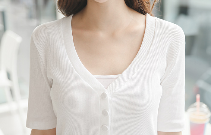ボタンディープVネック5分袖ティーシャツ