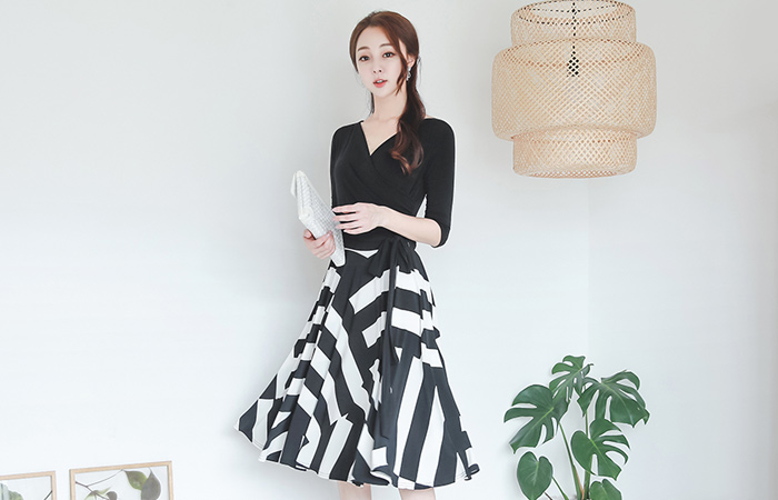 モダン配色ラップフレアドレス