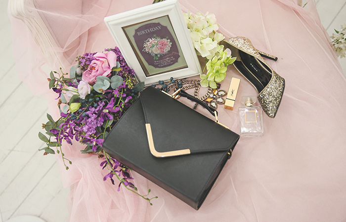 [モデル着用34次]ゴールドVミディアムトートバッグ