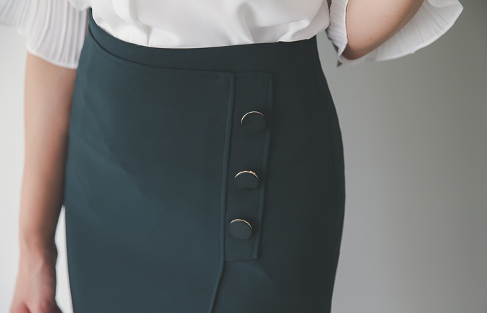 トリプルボタンフォーマルラップスカート