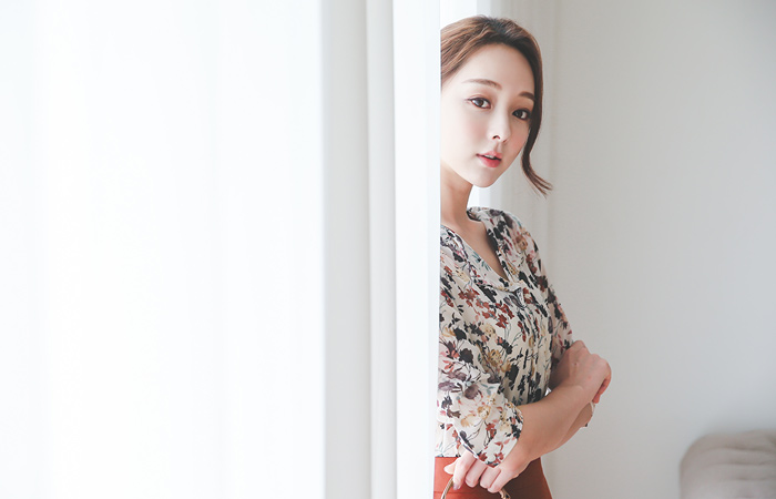 ポーリングフラワーオープンカラーブラウス