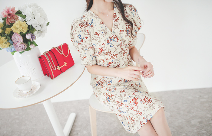 パフ袖ブイネック捺染ドレス