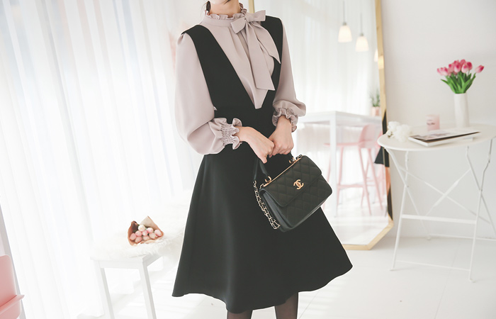 ツーボタンサスペンダーフレアドレス