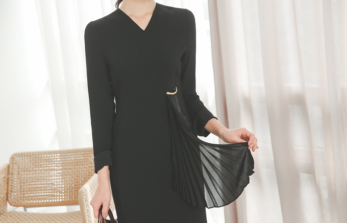 骨董こっとうプリーツ装飾ダブルVネックドレス