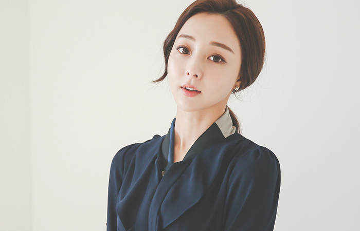 レディフリルゴールドスクエアフレアドレス