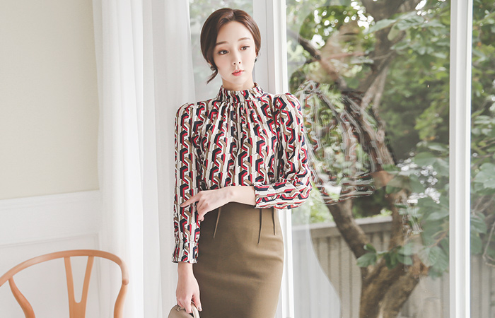 ラグジュアリーカラーチェーンポールデッドブラウス